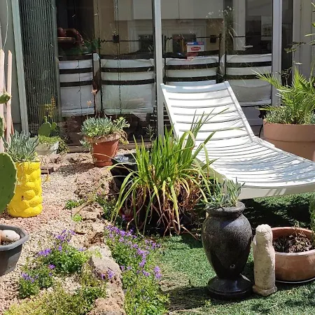 Holiday home Authentic House Entier 1920's House, For Groups, Metro Line 7 Station Pierre Et Marie Curie, Porte D'ivry *