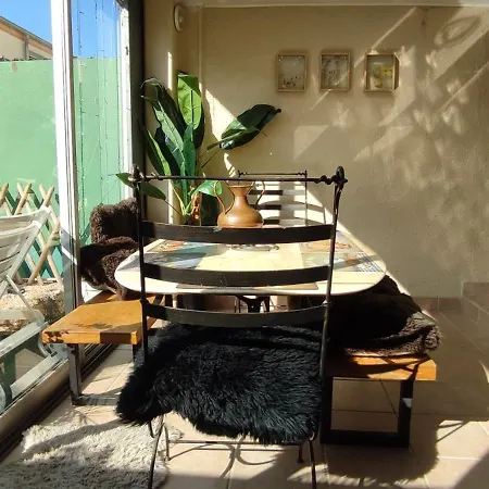 Authentic House Entier 1920's House, For Groups, Metro Line 7 Station Pierre Et Marie Curie, Porte D'ivry Holiday home Paris