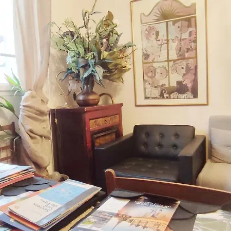 Holiday home Authentic House Entier 1920's House, For Groups, Metro Line 7 Station Pierre Et Marie Curie, Porte D'ivry *