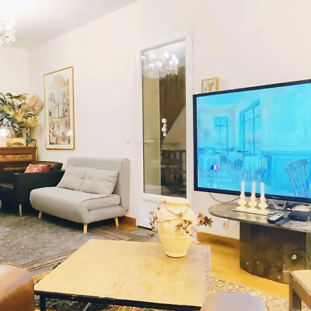 Authentic House Entier 1920's House, For Groups, Metro Line 7 Station Pierre Et Marie Curie, Porte D'ivry Holiday home *