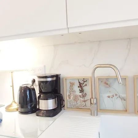 Holiday home Authentic House Entier 1920's House, For Groups, Metro Line 7 Station Pierre Et Marie Curie, Porte D'ivry *