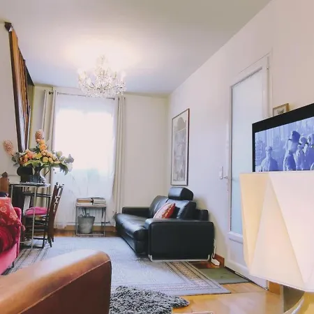 Holiday home Authentic House Entier 1920's House, For Groups, Metro Line 7 Station Pierre Et Marie Curie, Porte D'ivry