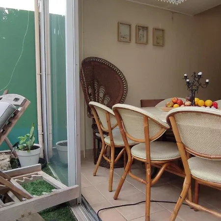 Authentic House Entier 1920's House, For Groups, Metro Line 7 Station Pierre Et Marie Curie, Porte D'ivry Holiday home *